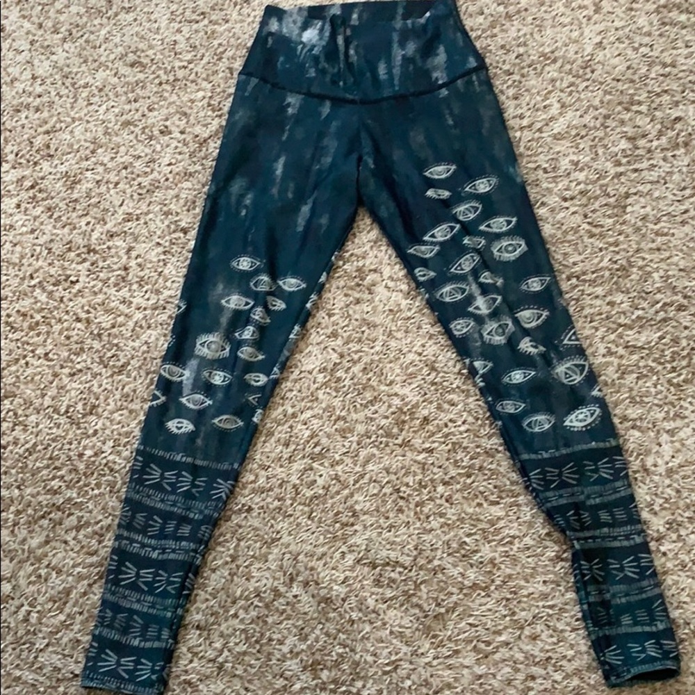 Onzie Evil Eye Legging Size Small/Medium
